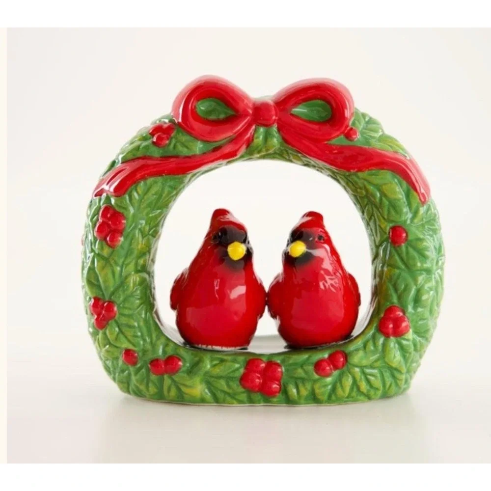 Cracker Barrel Red Cardinal Wreath Salt and Pepper Ceramic Set Christmas NEW2026